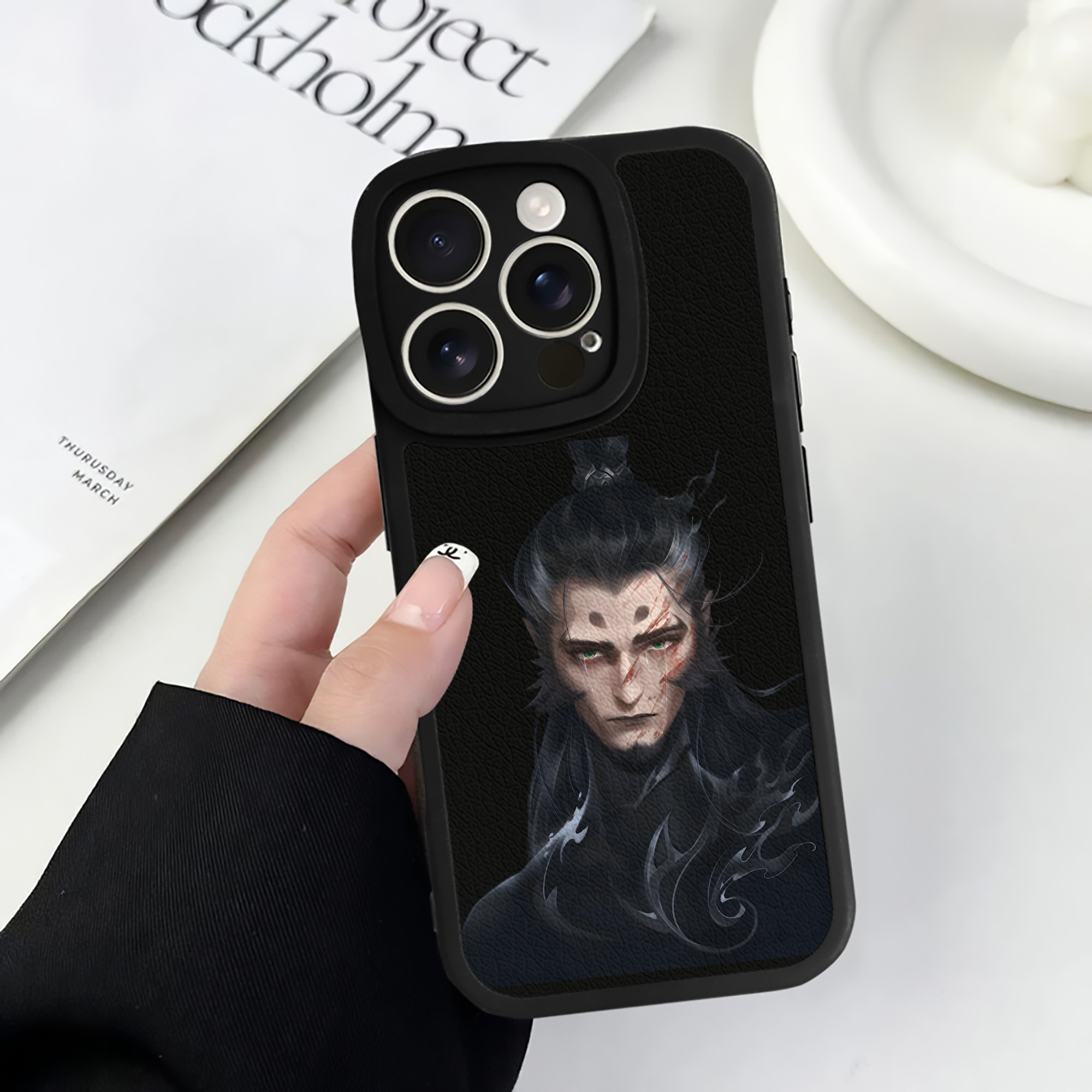 （画像用） Ne Zha 2 ナタ 魔童の大暴れ 【iPhone 16シリーズ対応】シリコンスマホケース（レザー調） 材質：シリコン